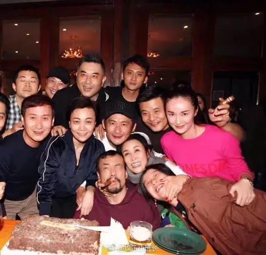 李亚鹏景岗山合体卖货，王菲率领的“六年一班”境遇大不同
