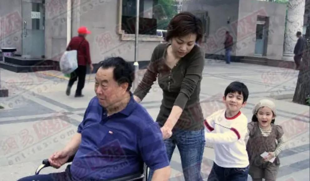 李亚鹏景岗山合体卖货，王菲率领的“六年一班”境遇大不同
