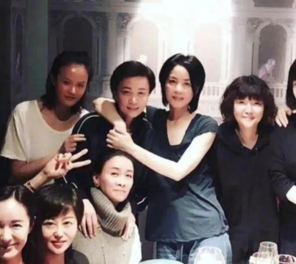 李亚鹏景岗山合体卖货，王菲率领的“六年一班”境遇大不同
