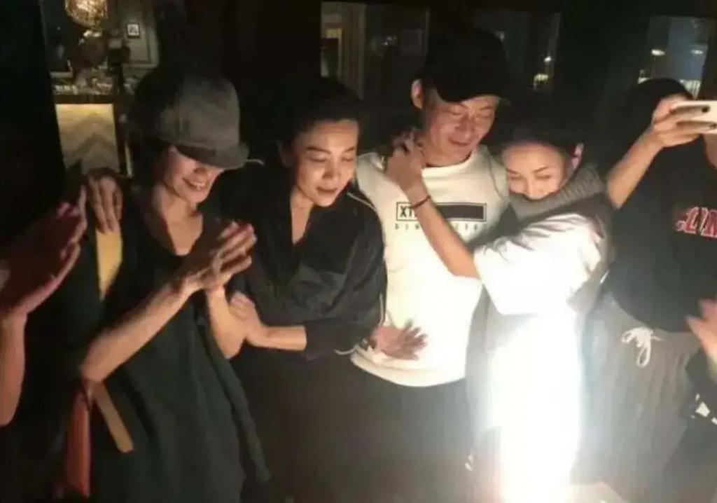 李亚鹏景岗山合体卖货，王菲率领的“六年一班”境遇大不同