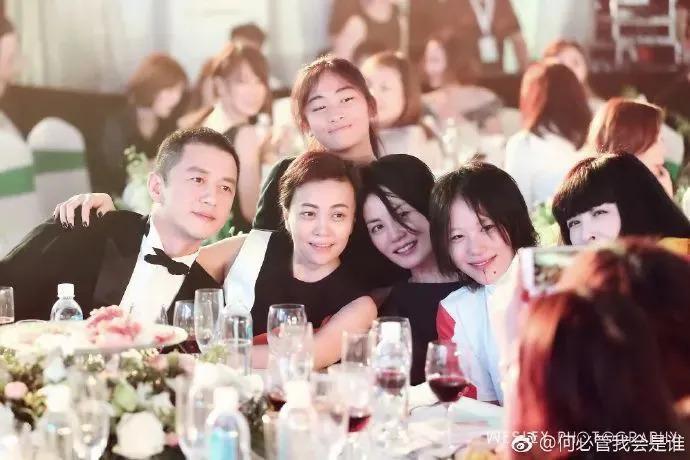 李亚鹏景岗山合体卖货，王菲率领的“六年一班”境遇大不同