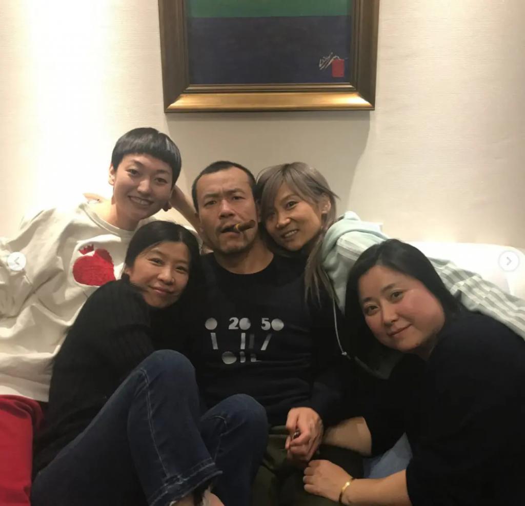 李亚鹏景岗山合体卖货，王菲率领的“六年一班”境遇大不同