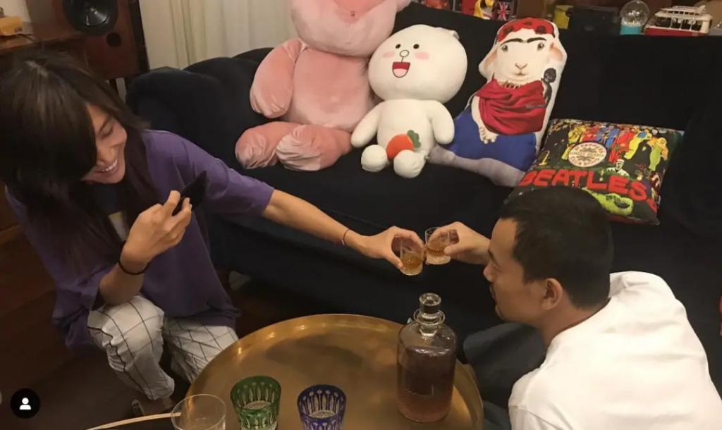 李亚鹏景岗山合体卖货，王菲率领的“六年一班”境遇大不同