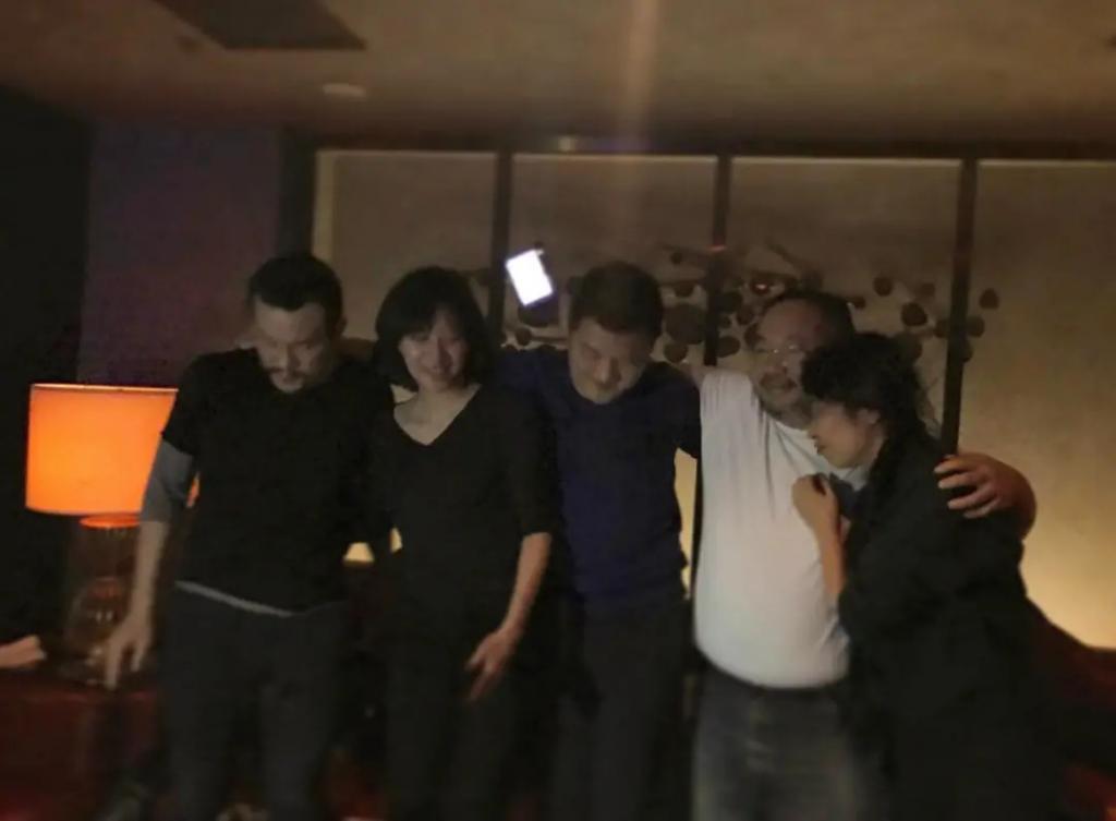 李亚鹏景岗山合体卖货，王菲率领的“六年一班”境遇大不同
