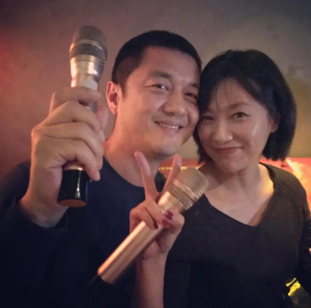 李亚鹏景岗山合体卖货，王菲率领的“六年一班”境遇大不同