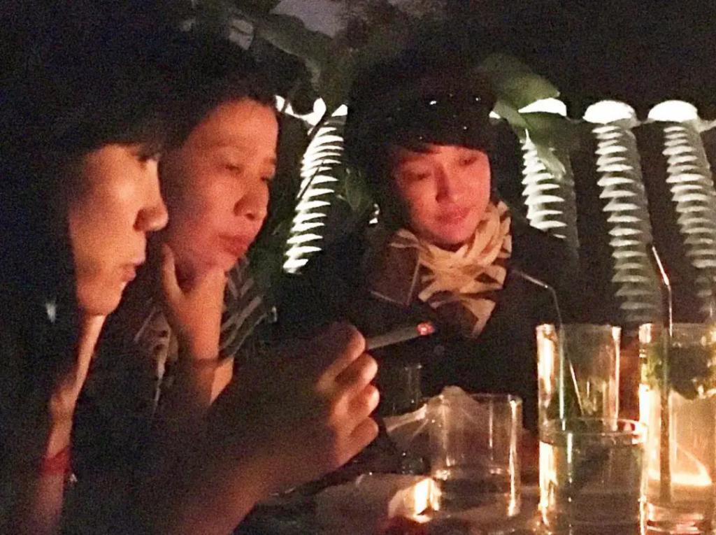 李亚鹏景岗山合体卖货，王菲率领的“六年一班”境遇大不同