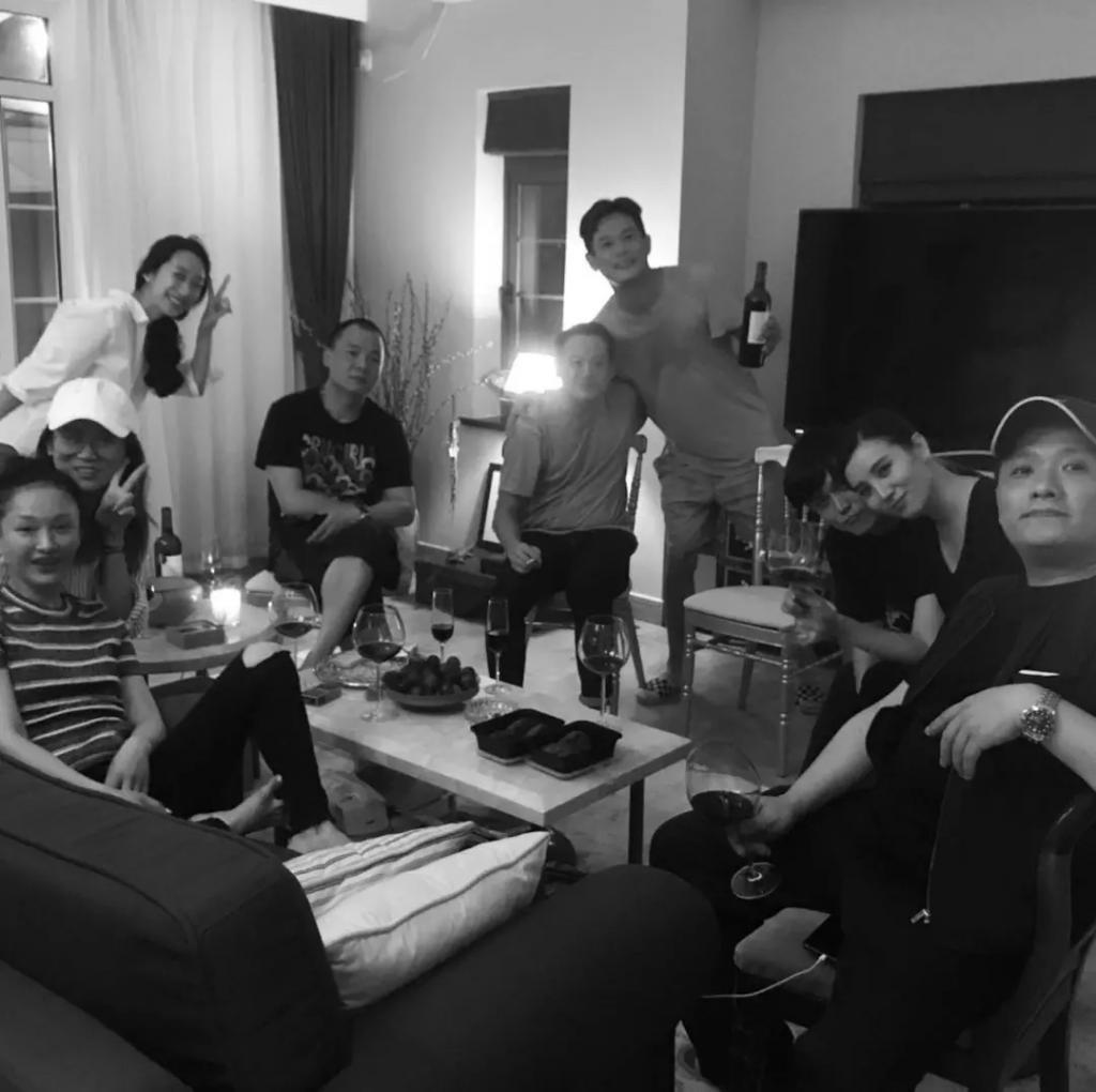 李亚鹏景岗山合体卖货，王菲率领的“六年一班”境遇大不同