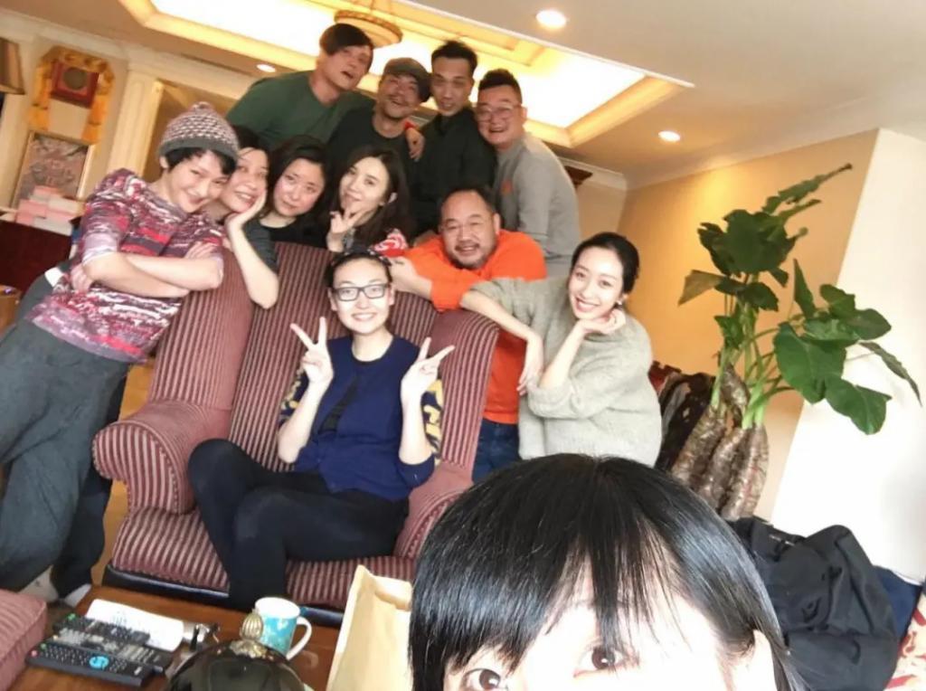 李亚鹏景岗山合体卖货，王菲率领的“六年一班”境遇大不同