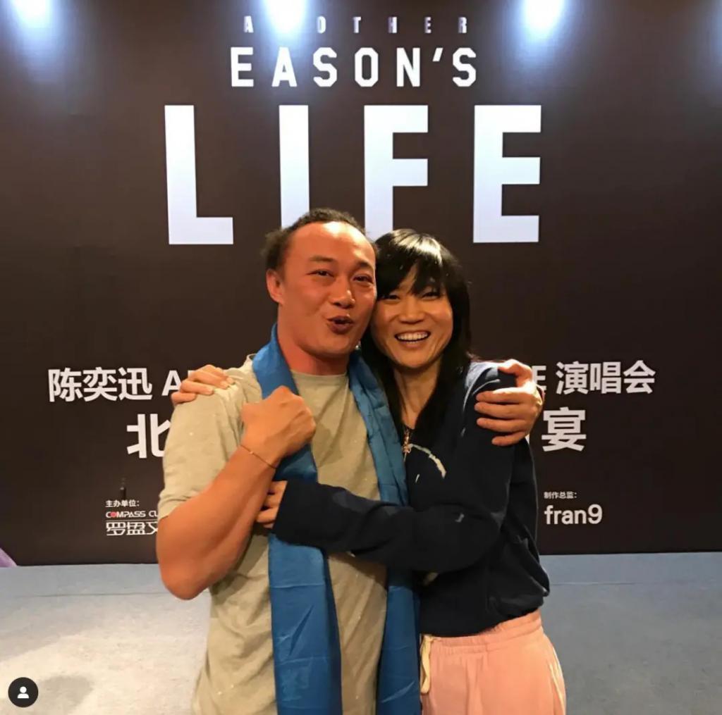 李亚鹏景岗山合体卖货，王菲率领的“六年一班”境遇大不同
