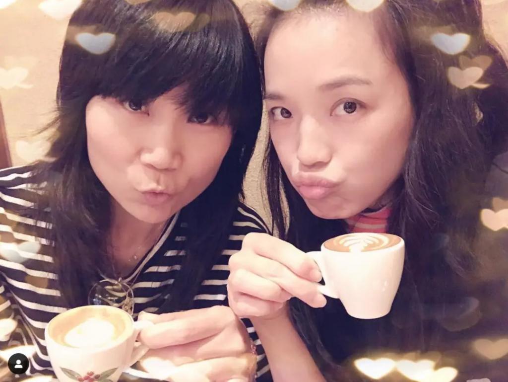 李亚鹏景岗山合体卖货，王菲率领的“六年一班”境遇大不同