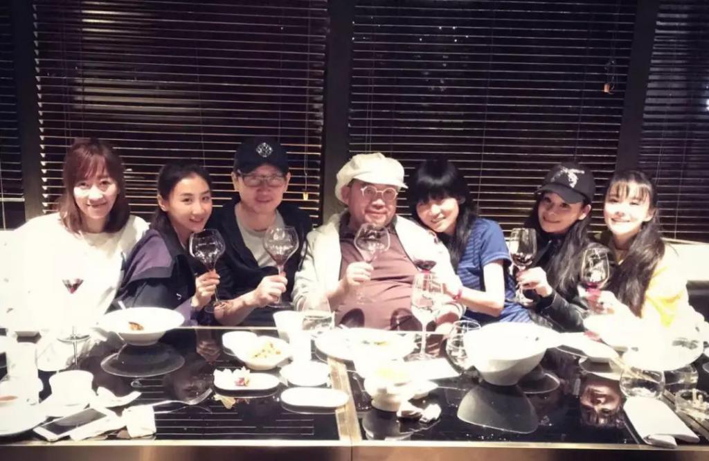 李亚鹏景岗山合体卖货，王菲率领的“六年一班”境遇大不同
