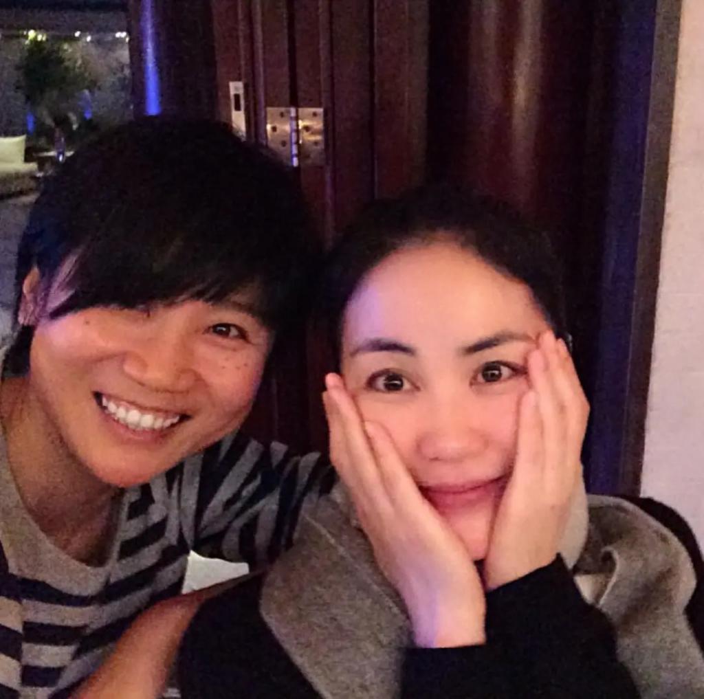 李亚鹏景岗山合体卖货，王菲率领的“六年一班”境遇大不同