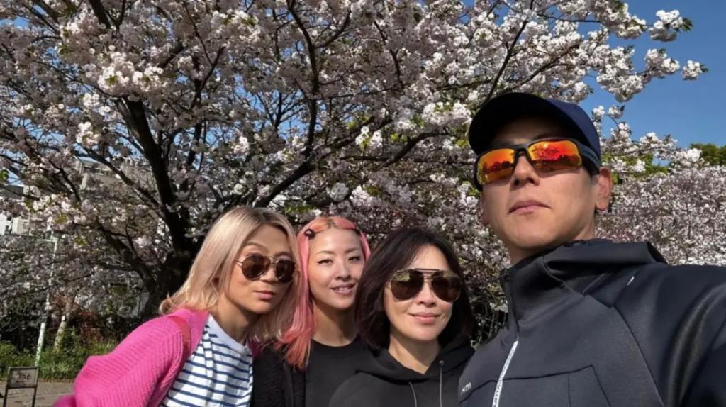 李亚鹏景岗山合体卖货，王菲率领的“六年一班”境遇大不同