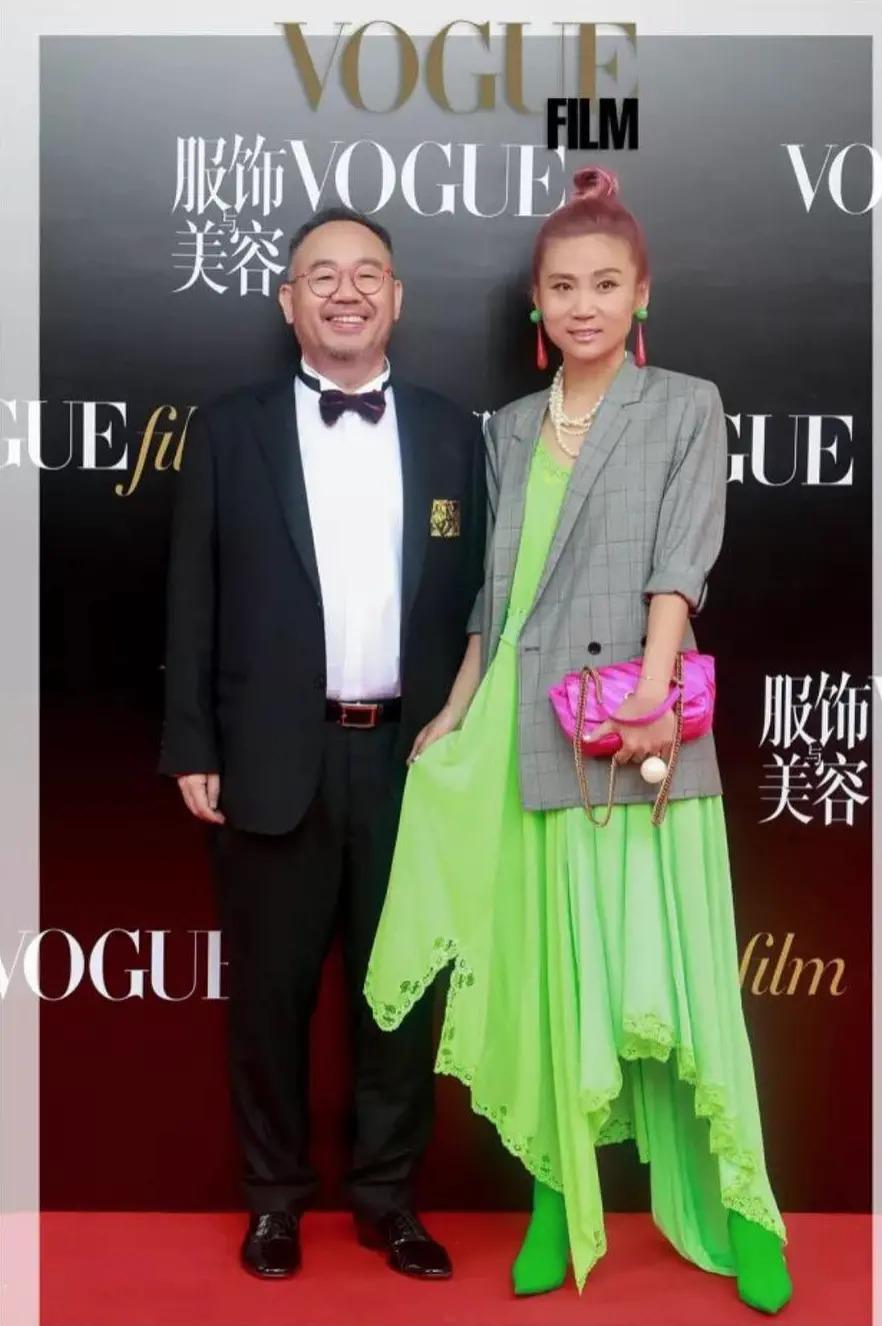 李亚鹏景岗山合体卖货，王菲率领的“六年一班”境遇大不同