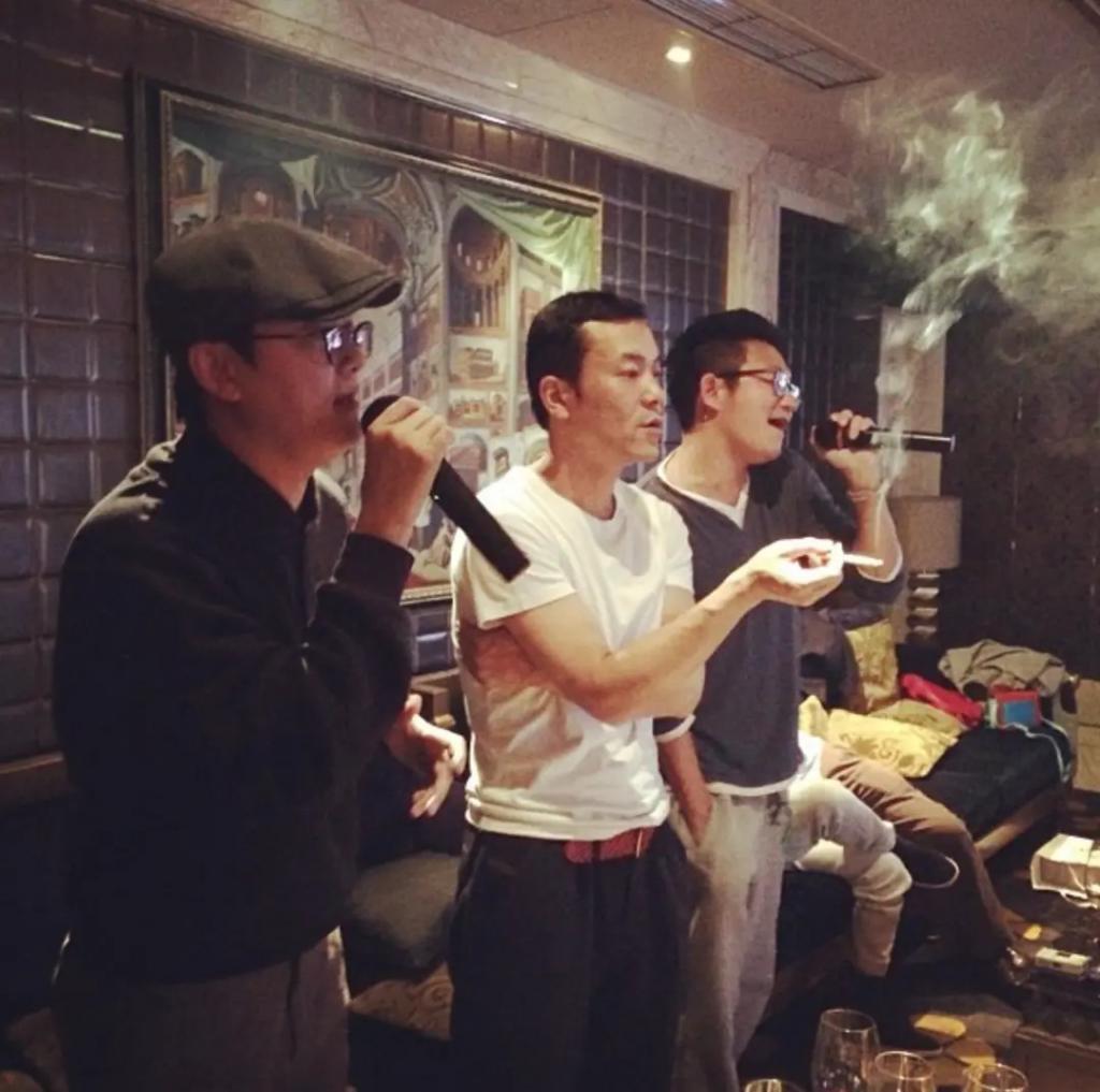 李亚鹏景岗山合体卖货，王菲率领的“六年一班”境遇大不同