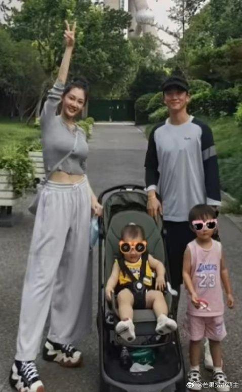 真生了？疑似郑恺苗苗三胎满月纪念足印曝光
