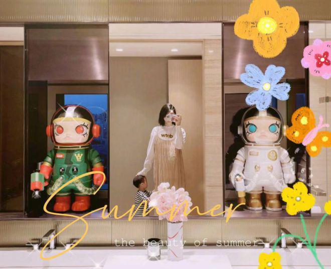 奚梦瑶何猷君同框上节目，与女儿打视频变夹子音，夫妻太恩爱