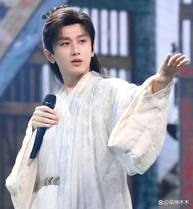 袁冰妍账号被封事业凉凉，昔日CP成毅直播，两人现状大不同