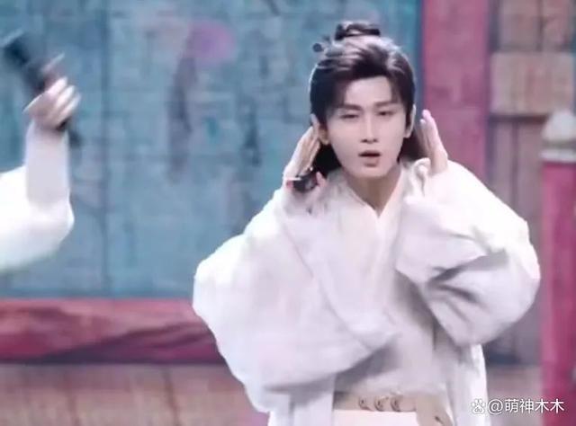 袁冰妍账号被封事业凉凉，昔日CP成毅直播，两人现状大不同