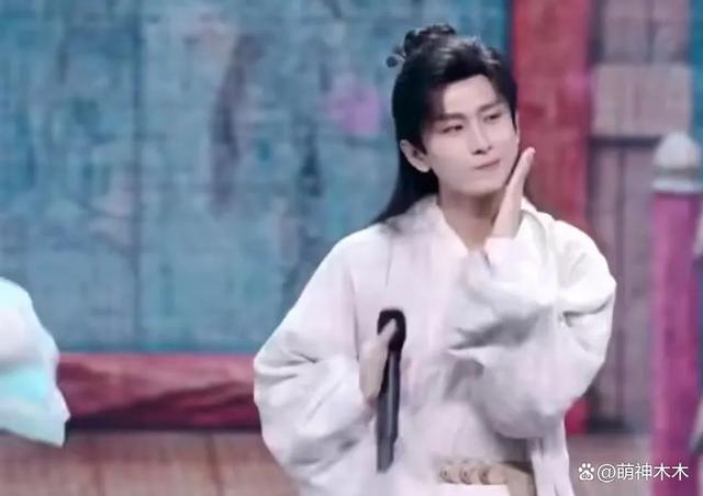 袁冰妍账号被封事业凉凉，昔日CP成毅直播，两人现状大不同