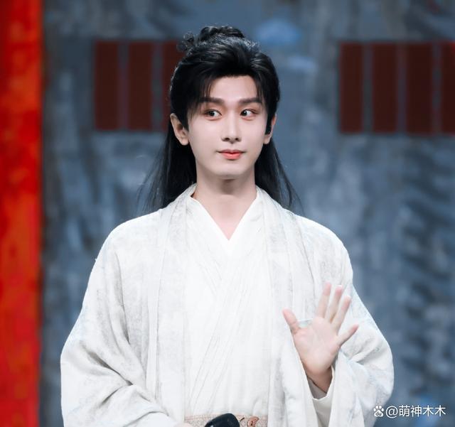 袁冰妍账号被封事业凉凉，昔日CP成毅直播，两人现状大不同