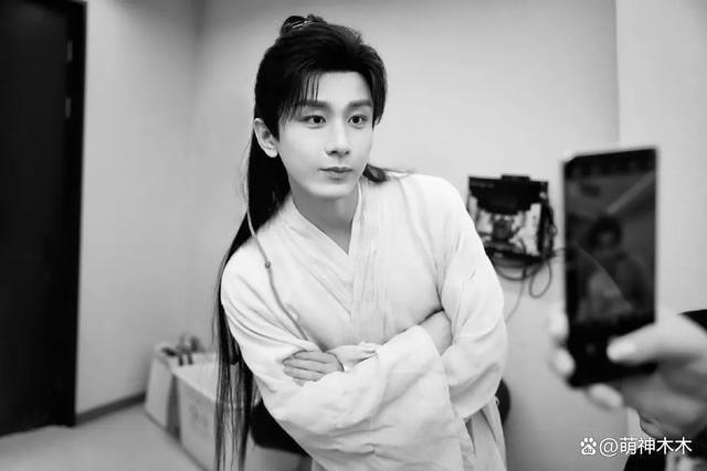 袁冰妍账号被封事业凉凉，昔日CP成毅直播，两人现状大不同