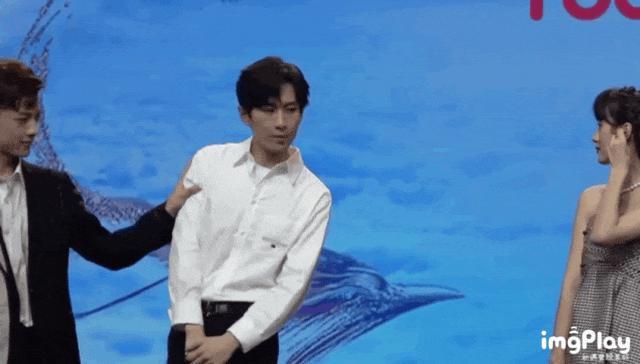 袁冰妍账号被封事业凉凉，昔日CP成毅直播，两人现状大不同