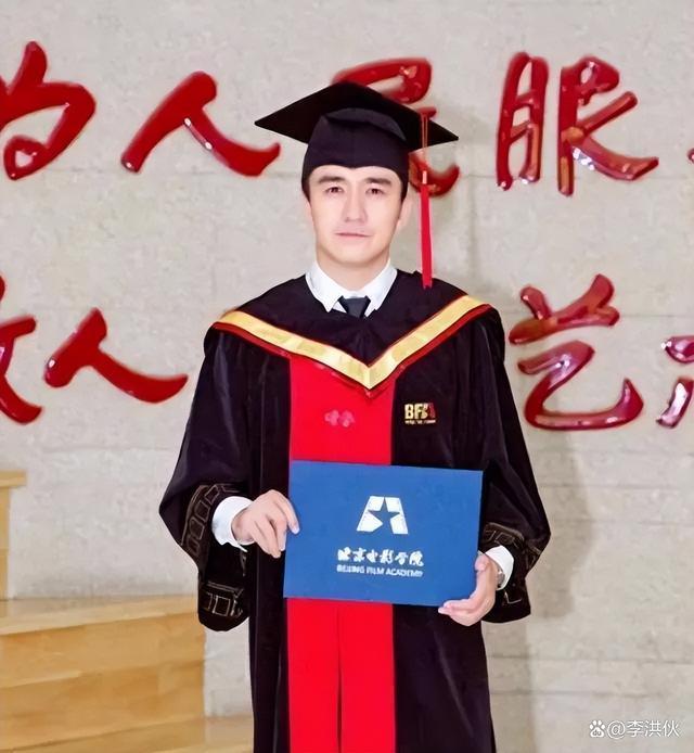 还没分手？辛芷蕾翟天临与朋友聚会被拍，相恋五年感情稳定