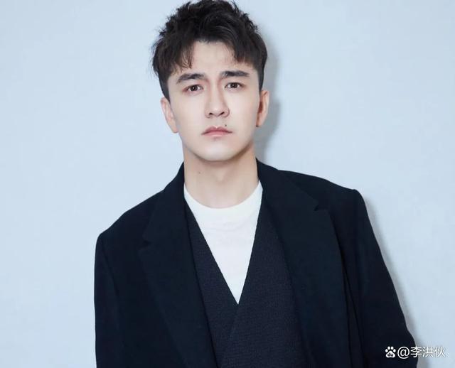 还没分手？辛芷蕾翟天临与朋友聚会被拍，相恋五年感情稳定