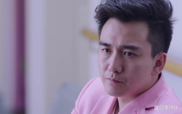 还没分手？辛芷蕾翟天临与朋友聚会被拍，相恋五年感情稳定