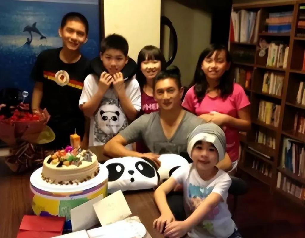 85花又被传离婚，这回是真的？父女恋掰了？