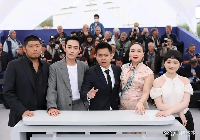 电影圈闹起来了！《永安》制片怒怼影评人，朱一龙新片被威胁