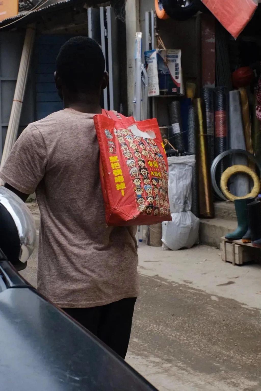 中国商品在非洲卖疯 了，年薪30万驻扎非洲，成了年轻人的新选择?