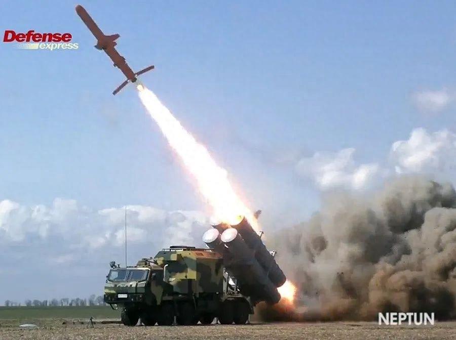 乌克兰10枚导弹撕毁俄军防空网，“黑海舰队”或将被彻底摧毁？