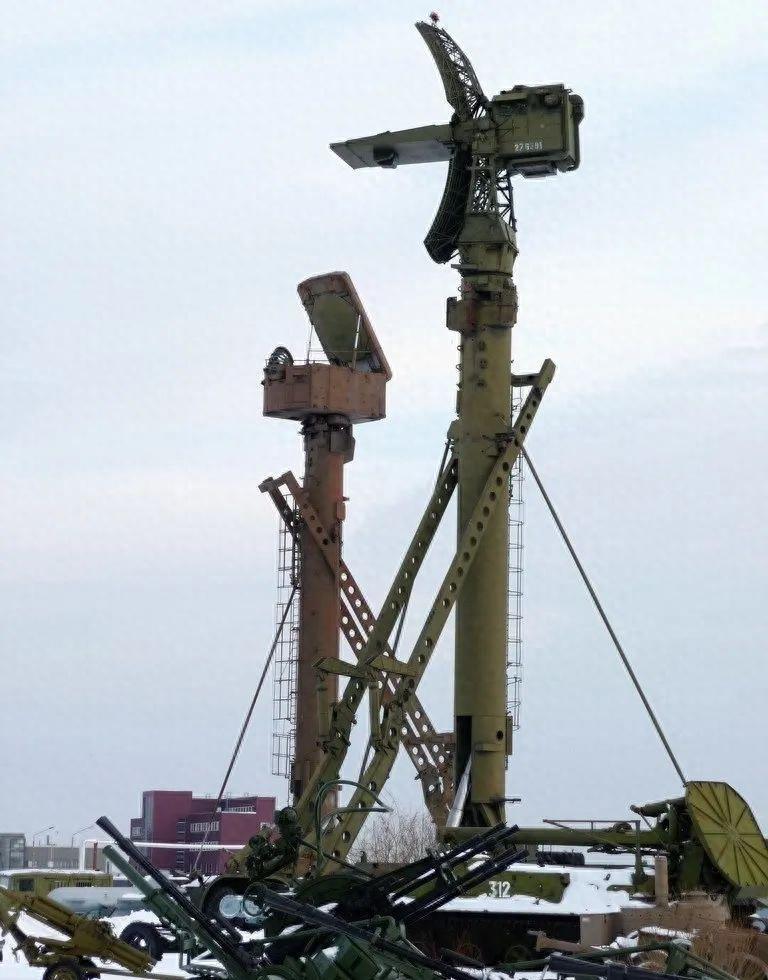 乌克兰10枚导弹撕毁俄军防空网，“黑海舰队”或将被彻底摧毁？