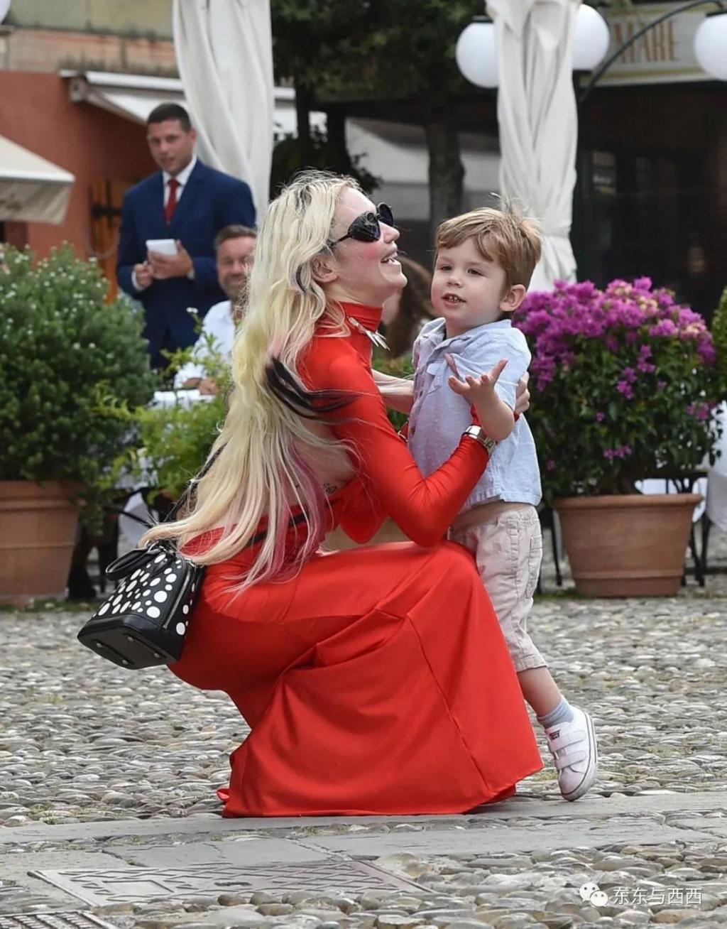 和3个女人生11个孩子，首富的繁殖速度好吓人