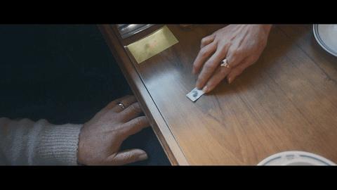 她被逼下海，别只看到情欲