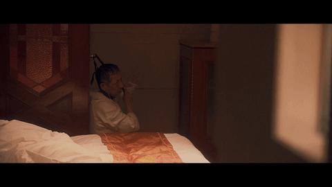 她被逼下海，别只看到情欲