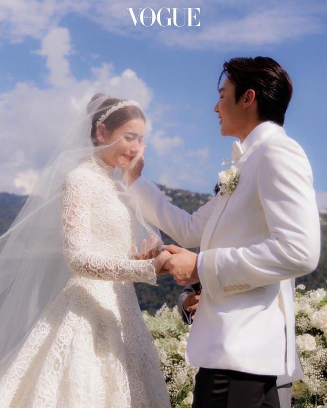 泰星Mark和Kim婚礼现场照曝光 俩人相浪漫亲吻甜蜜
