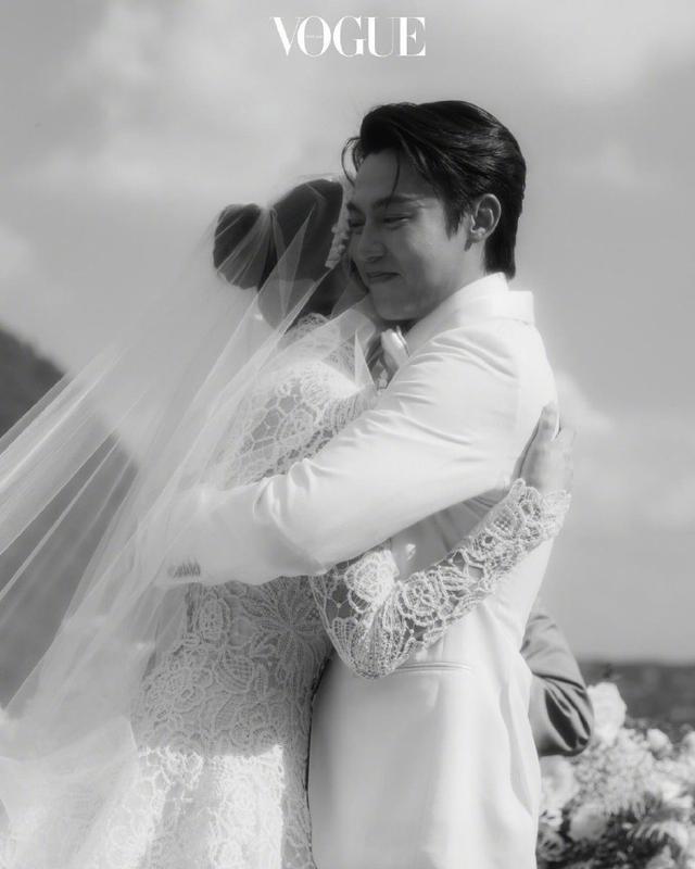 泰星Mark和Kim婚礼现场照曝光 俩人相浪漫亲吻甜蜜