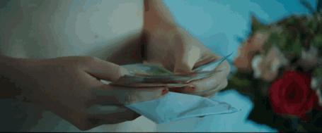 这塌房女明星，竟然洗白了
