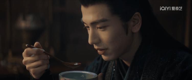 隐姓埋名的郭敬明，赢了通胀