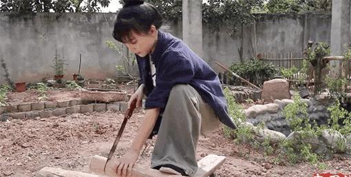 断层顶流复出，居然变硅胶脸?