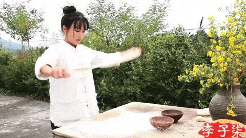 断层顶流复出，居然变硅胶脸?