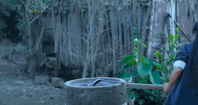 断层顶流复出，居然变硅胶脸?