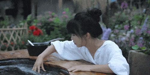 断层顶流复出，居然变硅胶脸?