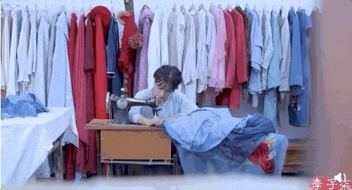 断层顶流复出，居然变硅胶脸?