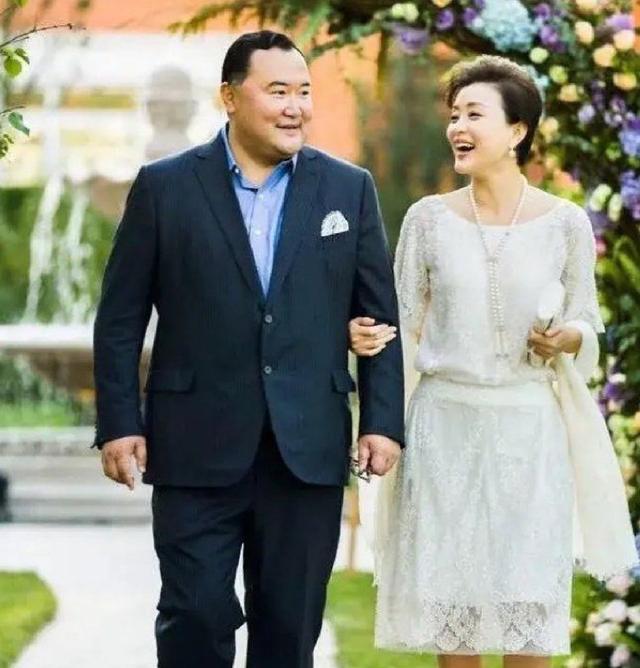 杨澜吴征结婚28周年 “依然相爱 与子偕老”