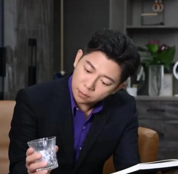 胡海泉奶茶品牌又出事，被列为失信人成老赖，此前还偷税漏税