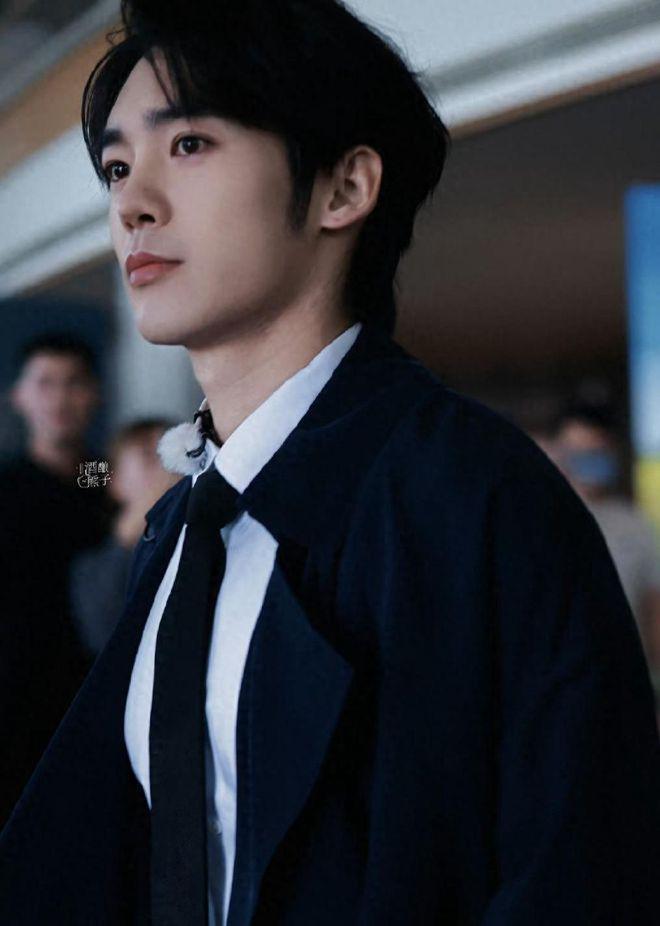 36岁张雨绮在南宁被偶遇 又白又瘦一身行头近30万